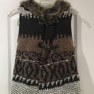 Zara Basic sweater vest with faux fur lined hood